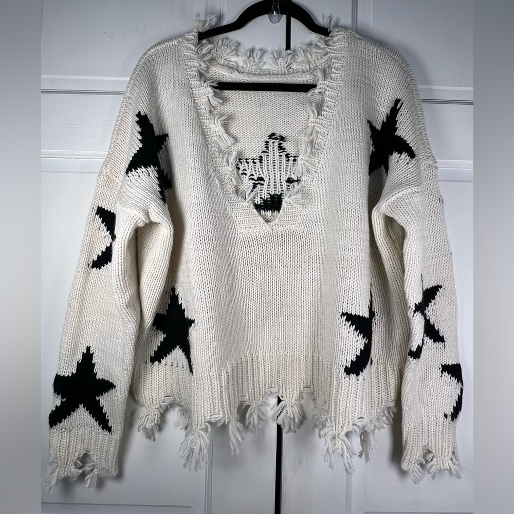 Oversize Star Knit Sweater Frayed V-neck Hem and Sleeves Cream and Black Sz S